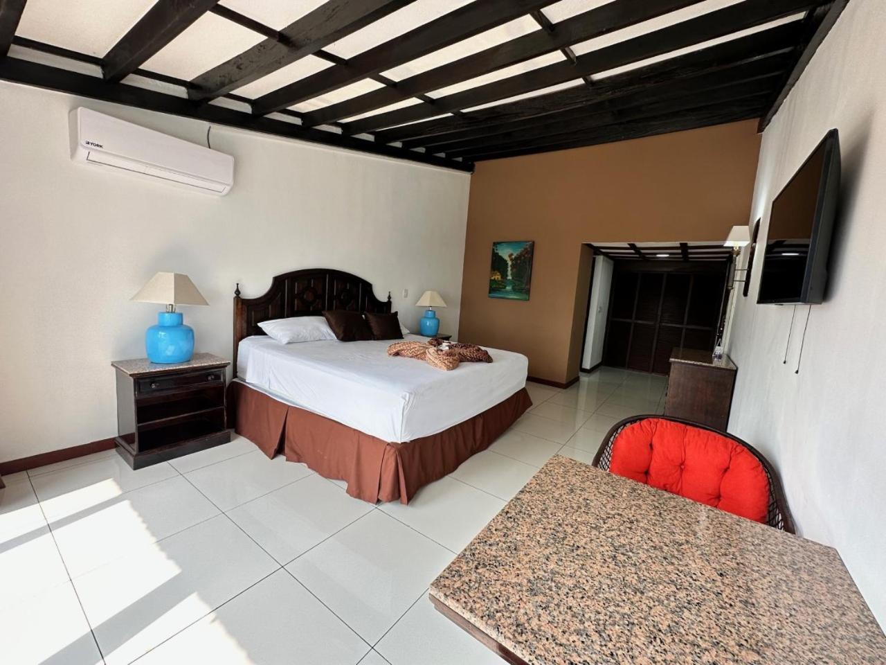 Hotel Tesoro Beach San Luis La Herradura Eksteriør billede