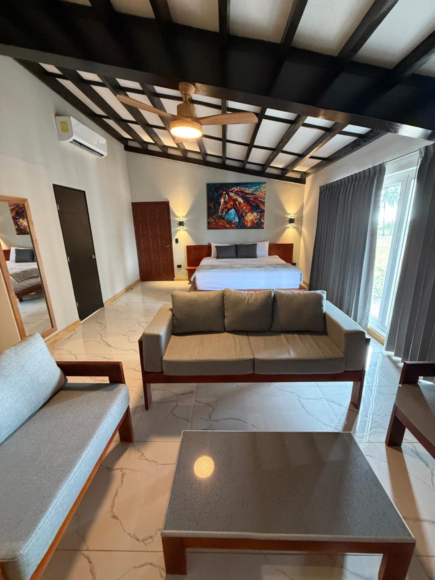 Hotel Tesoro Beach San Luis La Herradura Eksteriør billede